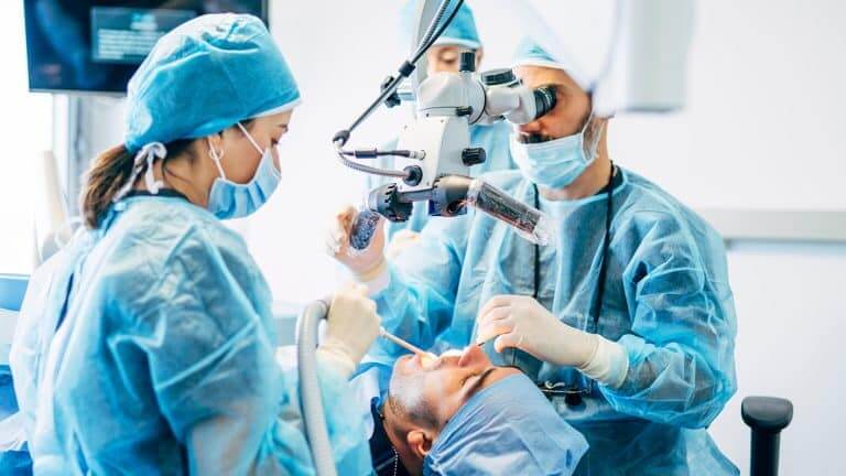 Leistungen 18 Zahnärztliche Behandlung im Operationssaal