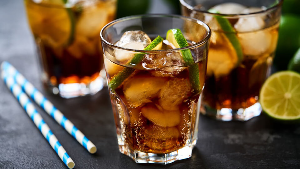 Säurebedingte Zahnschäden durch Cola Light und Zitronensaft 1 OLZE Fachartikel Cola 01