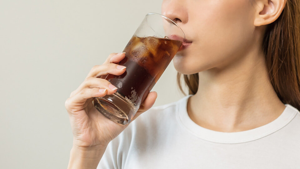 Säurebedingte Zahnschäden durch Cola Light und Zitronensaft 3 OLZE Fachartikel Cola 02